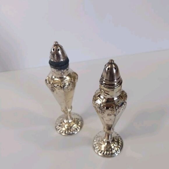 Vintage Trent Silver Plated Grape Vine Design Salt & Pepper Shakers Set of Two - Picture 1 of 8